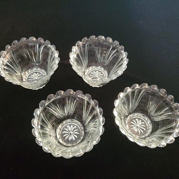 Set of 4 Elegant Clear Glass Ice Cream Sherbet Dessert Cups Dishes - Picture 2 of 6